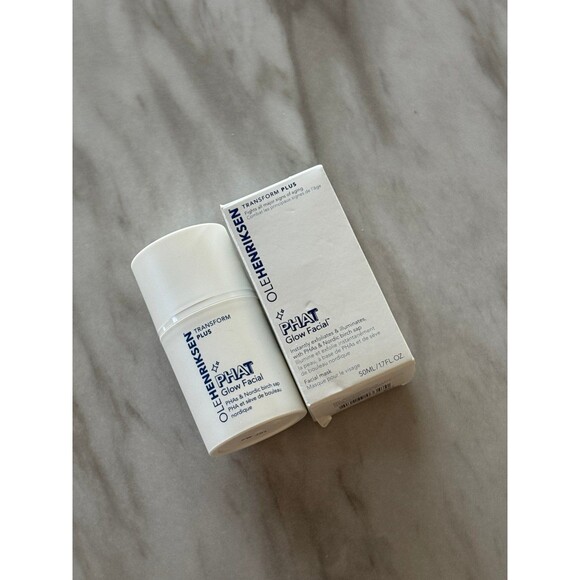 OLEHENRIKSEN PHAT Glow Facial™ Mask
1.7 oz/ 50 mL - Picture 2 of 6